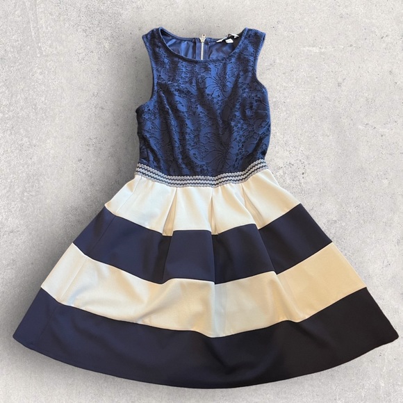 ⭐️EUC - Speechless Girls Junior Size Medium Navy Dress with Lace and Stripes - Picture 1 of 6